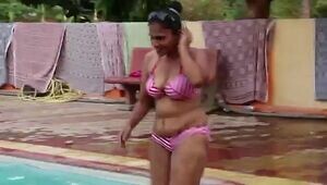 Hot Sexy Bikini Bhabhi Nude Bathing