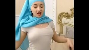 6112374 teaser teeny muslim girl