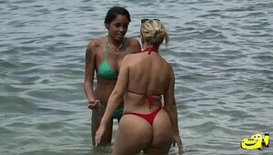 The damsels Hellen Eloa and Mirella Mansur were having joy on the beach of Eden in GuarujÃ¡ and did not imagine they were being filmed