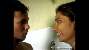 Beautifull Desi girl Blowjob in the shower - cam-sluts.com