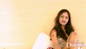 Steamy indian lady Divya wanking on web cam