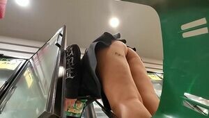 I put a camera in the supermarket cart and recorded a culona without panties, the best UPSKIRT you will see today in HD and no blowjobs