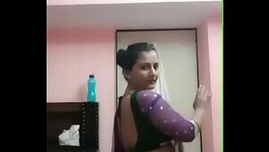 Big-boobed pooja bhabhi inviting dance