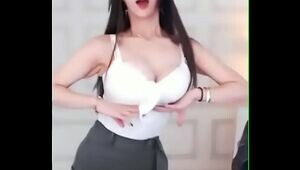 Korean girl (BJ Winter) titty bounce