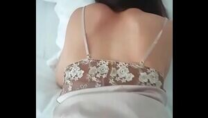 Cuckold the easy wife to orgasm with you bên