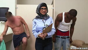 Mia Khalifa the Arab Adult movie star Measures Milky Spear VS Ebony Spear (mk13768)