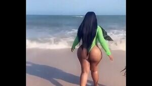 GHANA MODEL MOESHA BODOUNG Wiggles Culo ON BEACH